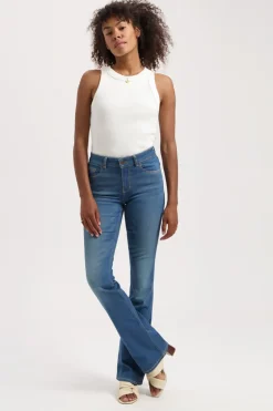 Amy Bootcut Essential Medium Blue - Kuyichi