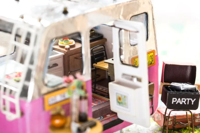 Bouwpakket Dollhouse Miniature | Happy Camper